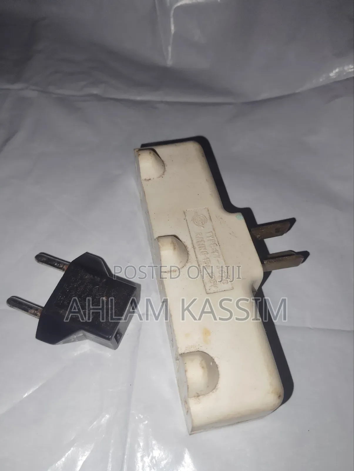 One to Three Electrical Plug Outlet Triplicator
