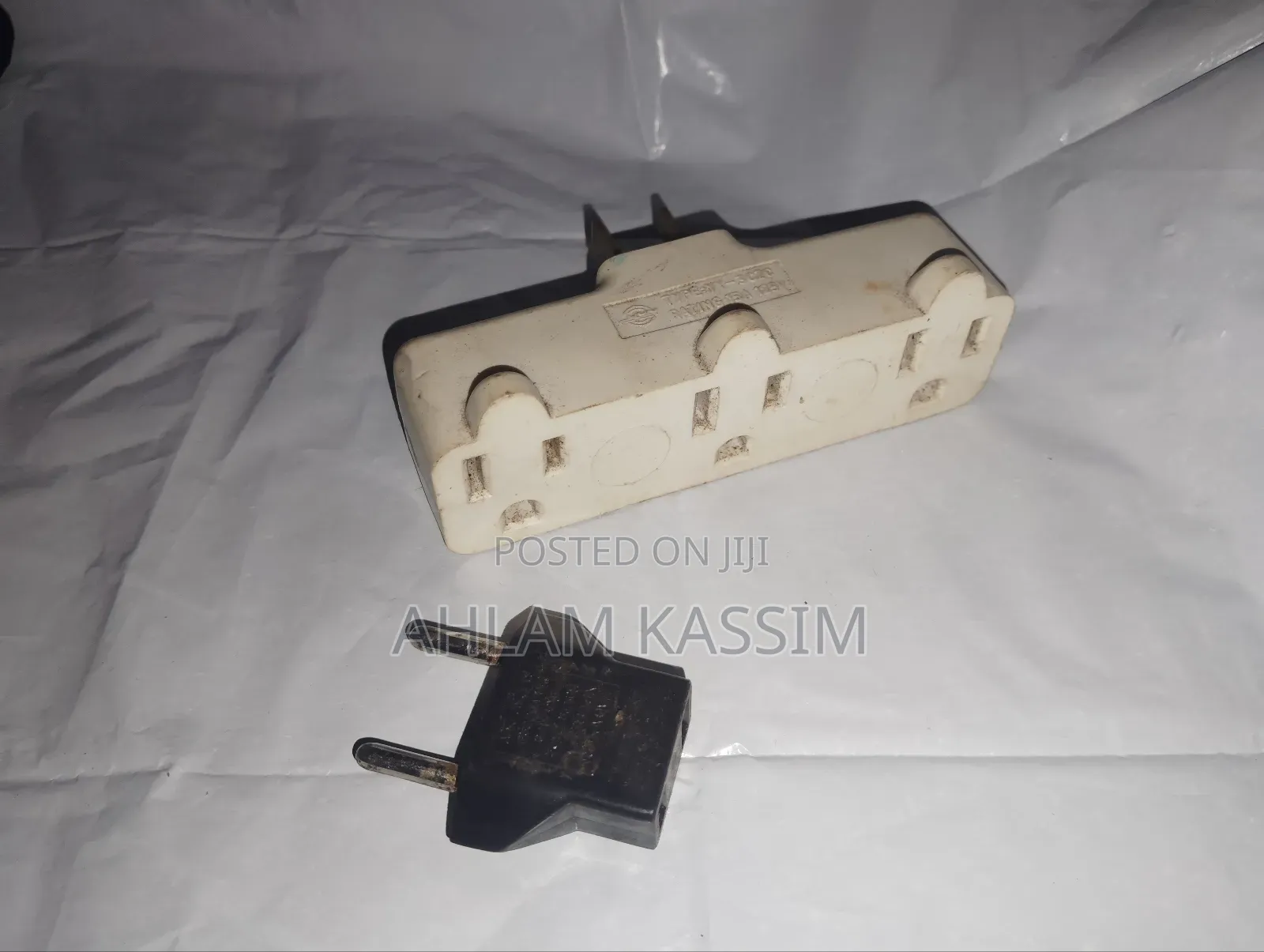 One to Three Electrical Plug Outlet Triplicator