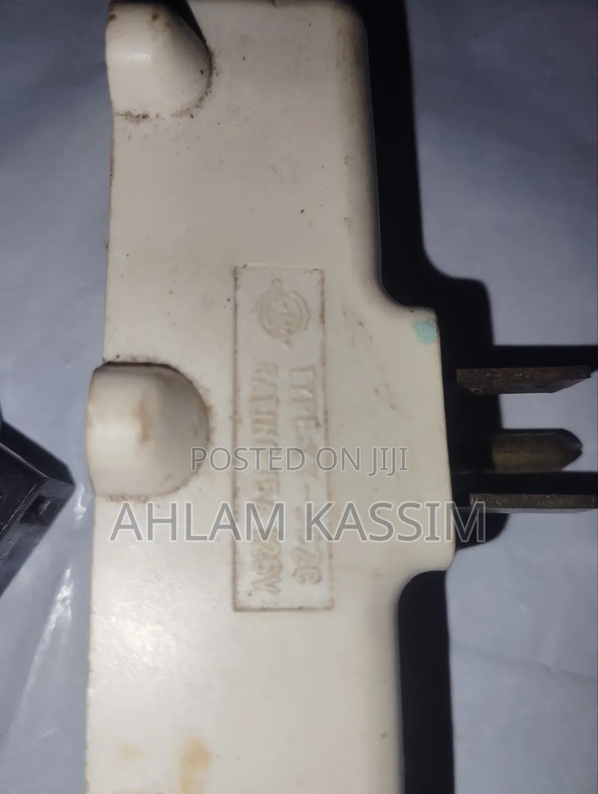 One to Three Electrical Plug Outlet Triplicator