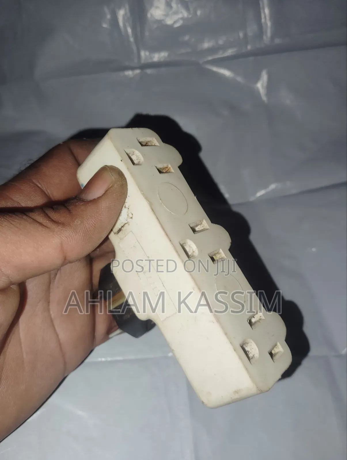 One to Three Electrical Plug Outlet Triplicator