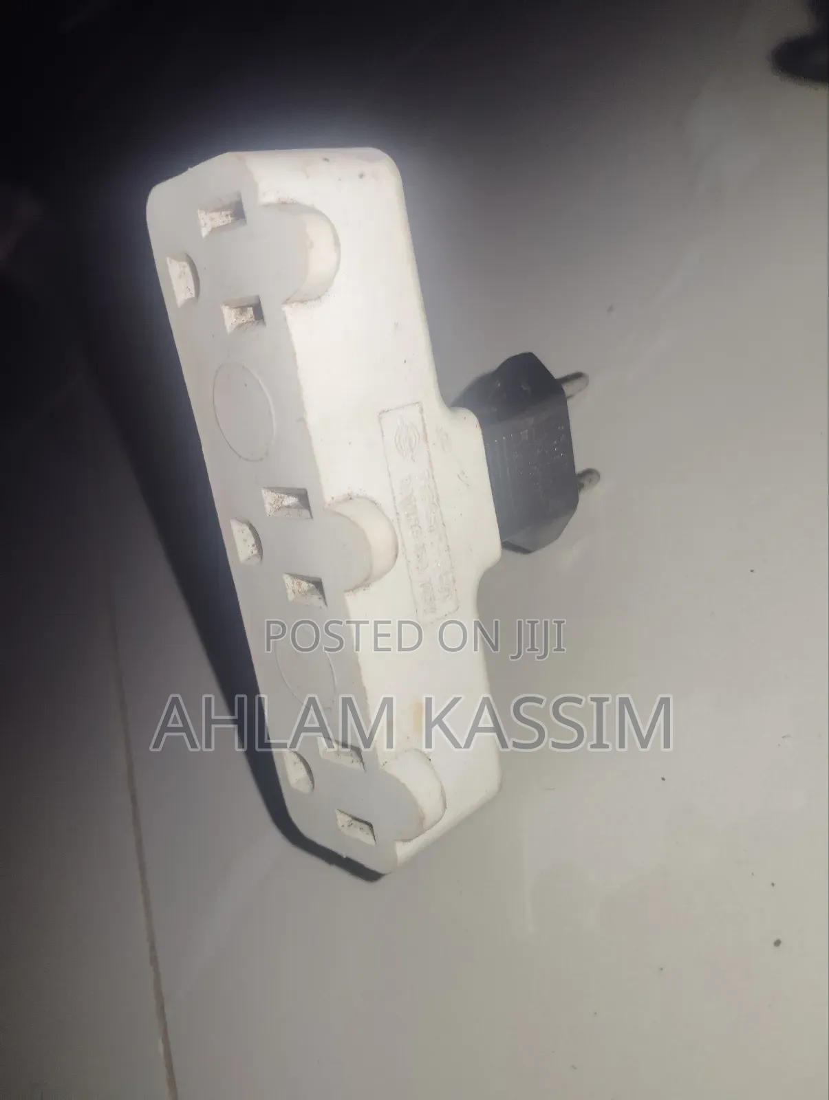 One to Three Electrical Plug Outlet Triplicator