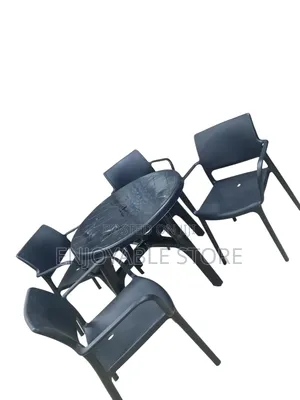 Dining Plastic Table and 4 Chairs for Hotels/Garden/Bars/Restaurant