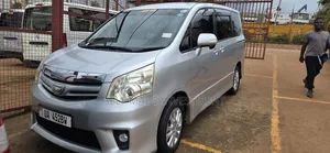 Toyota Noah 2011 Silver