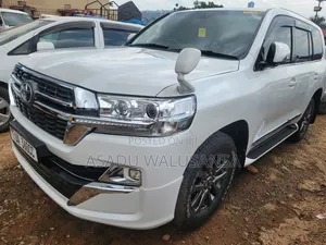 Toyota Land Cruiser 2011 White