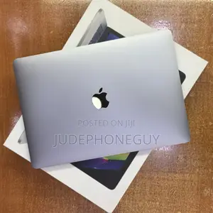 Laptop Apple MacBook Pro 2022 M2 8GB Apple M2 SSD 256GB