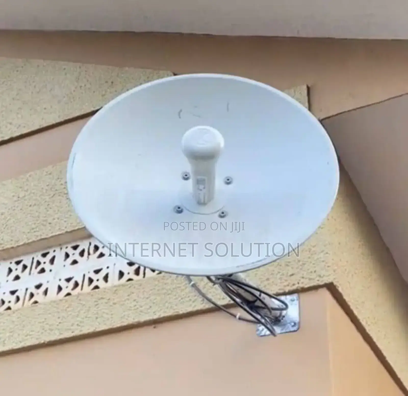 Airtel Mircowave Device Thats Picks Network From Satellite