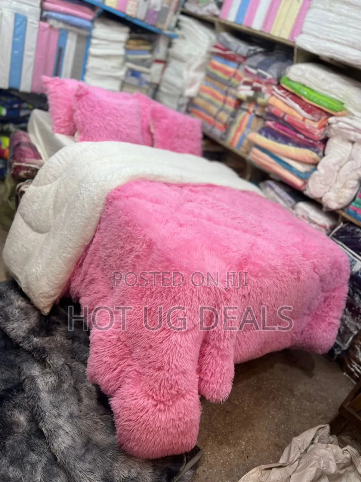 5x6 6pcs Fluffy Duvet With Bedsheet,2 Cushion ,2 Pillowcases