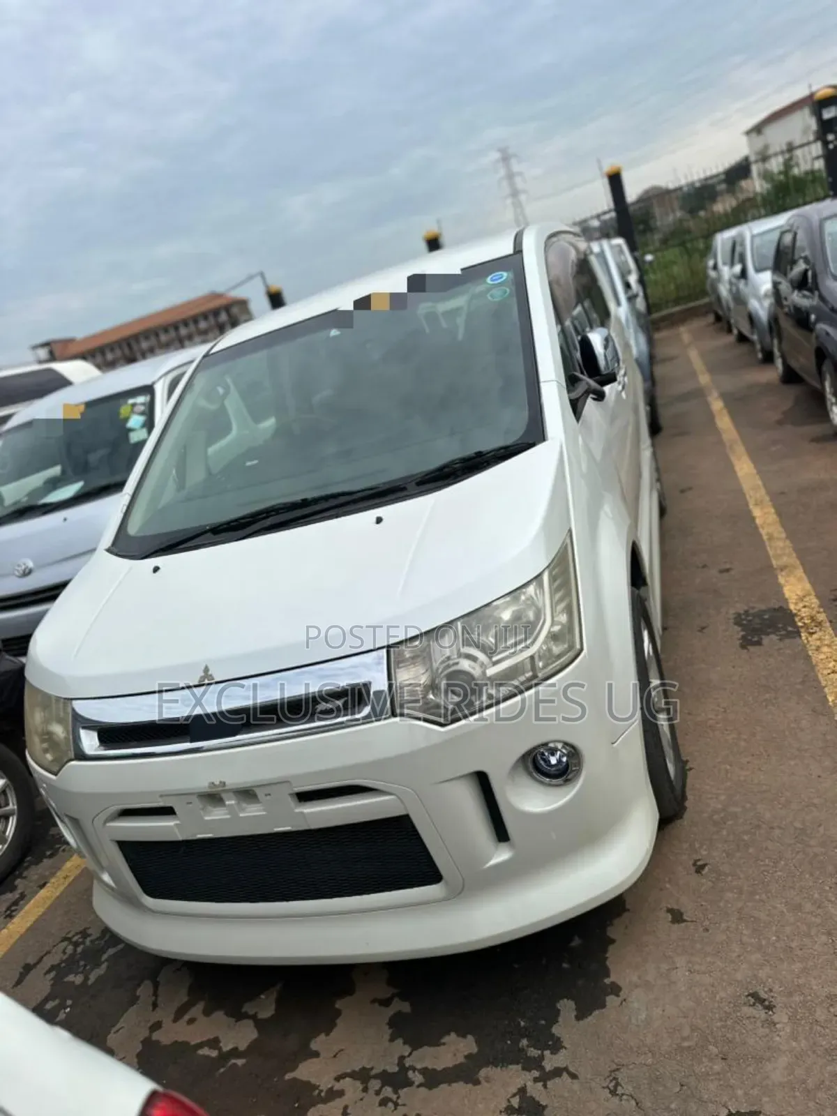 Mitsubishi Delica 2012 White