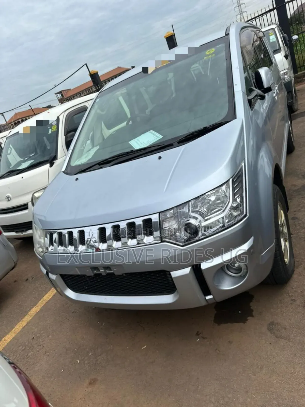 Mitsubishi Delica 2013 Silver