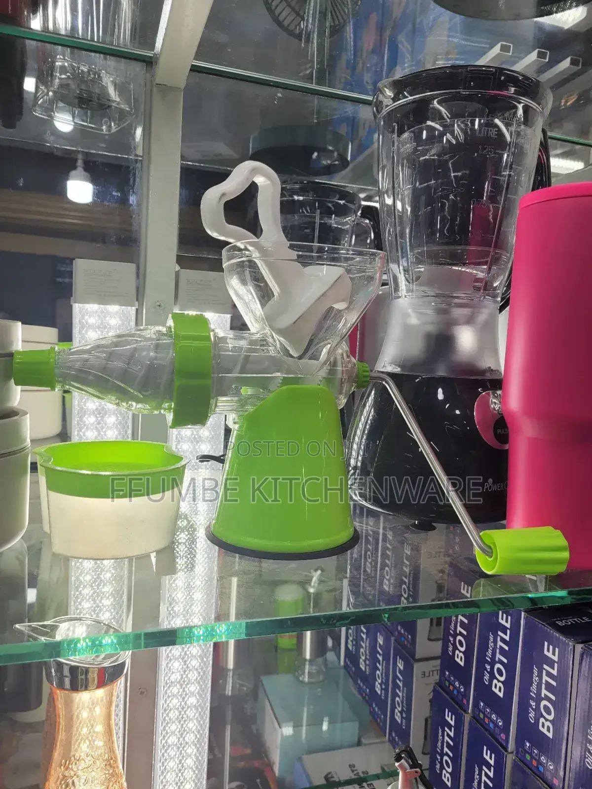 Manual Juicer or Manual Blender