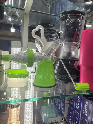Manual Juicer or Manual Blender