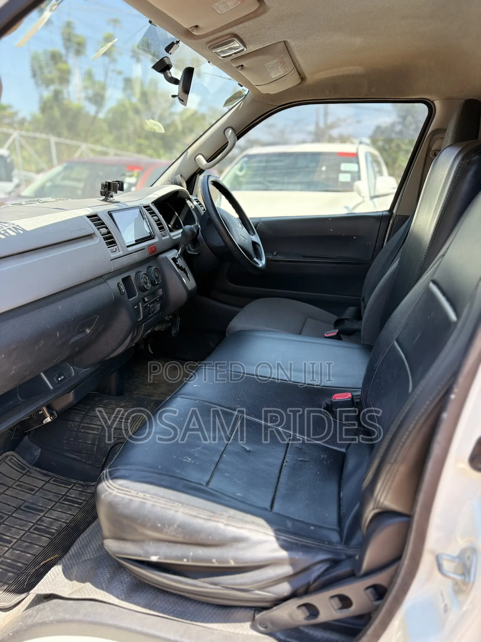 Toyota HiAce 2011 White