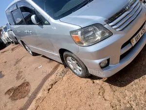 Toyota Noah 2004 Silver
