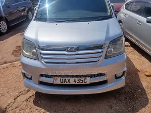 Toyota Noah 2004 Silver