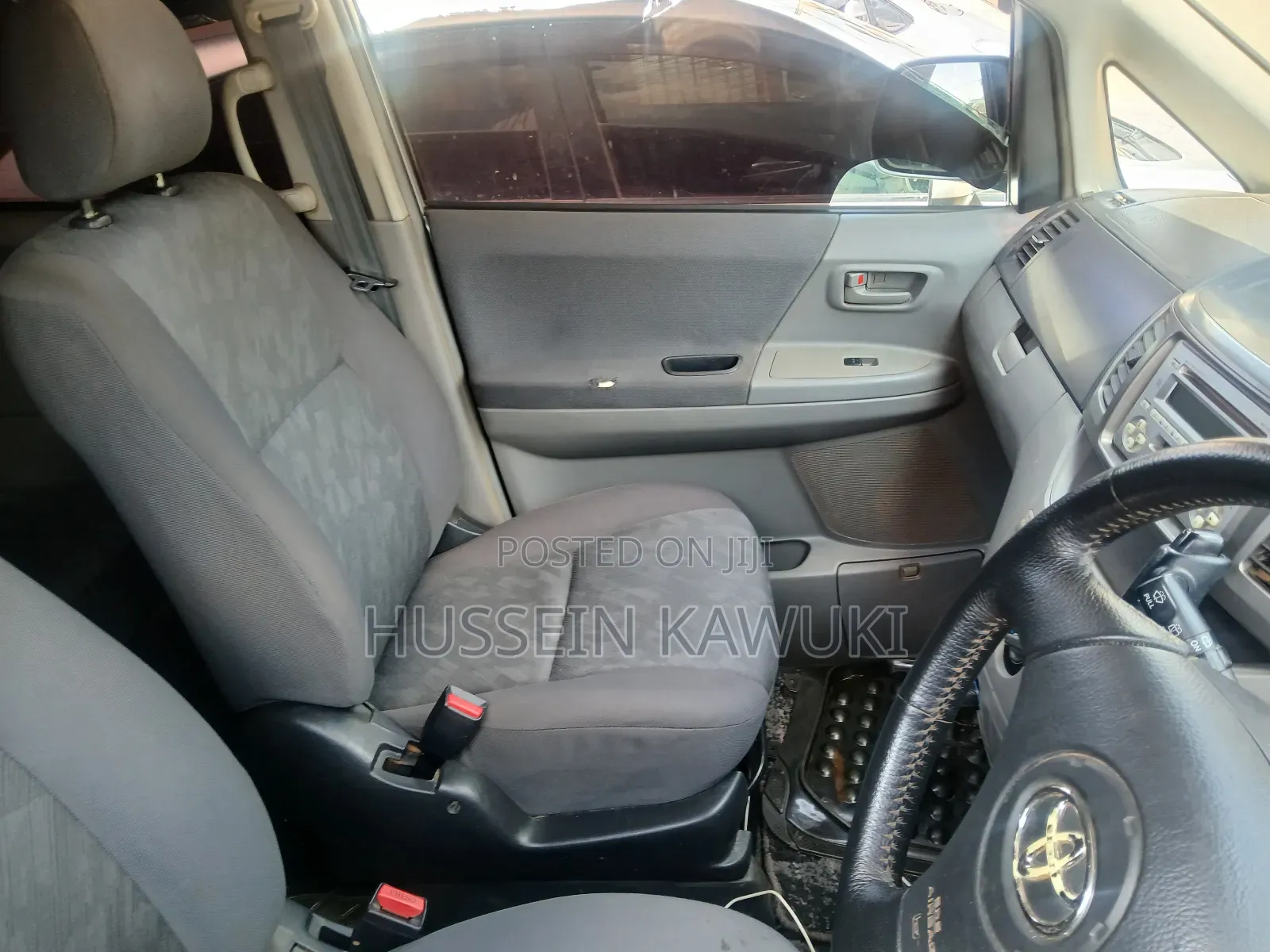 Toyota Noah 2004 Silver
