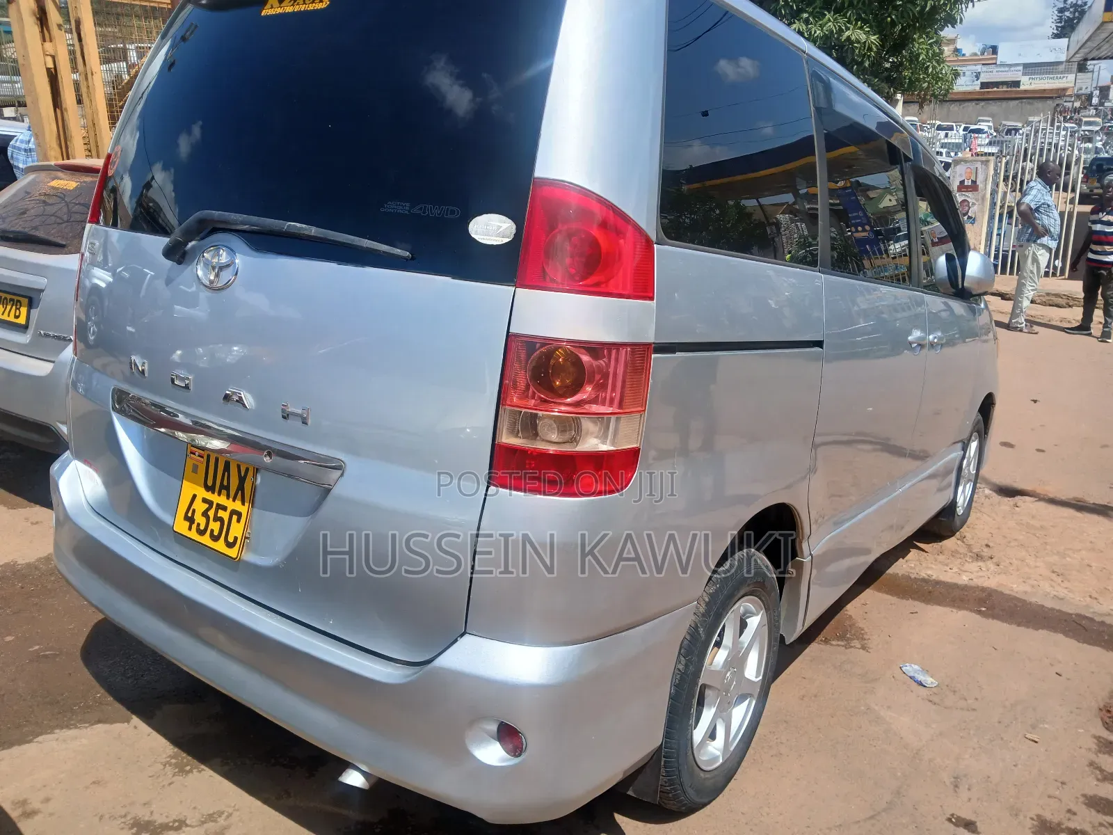 Toyota Noah 2004 Silver