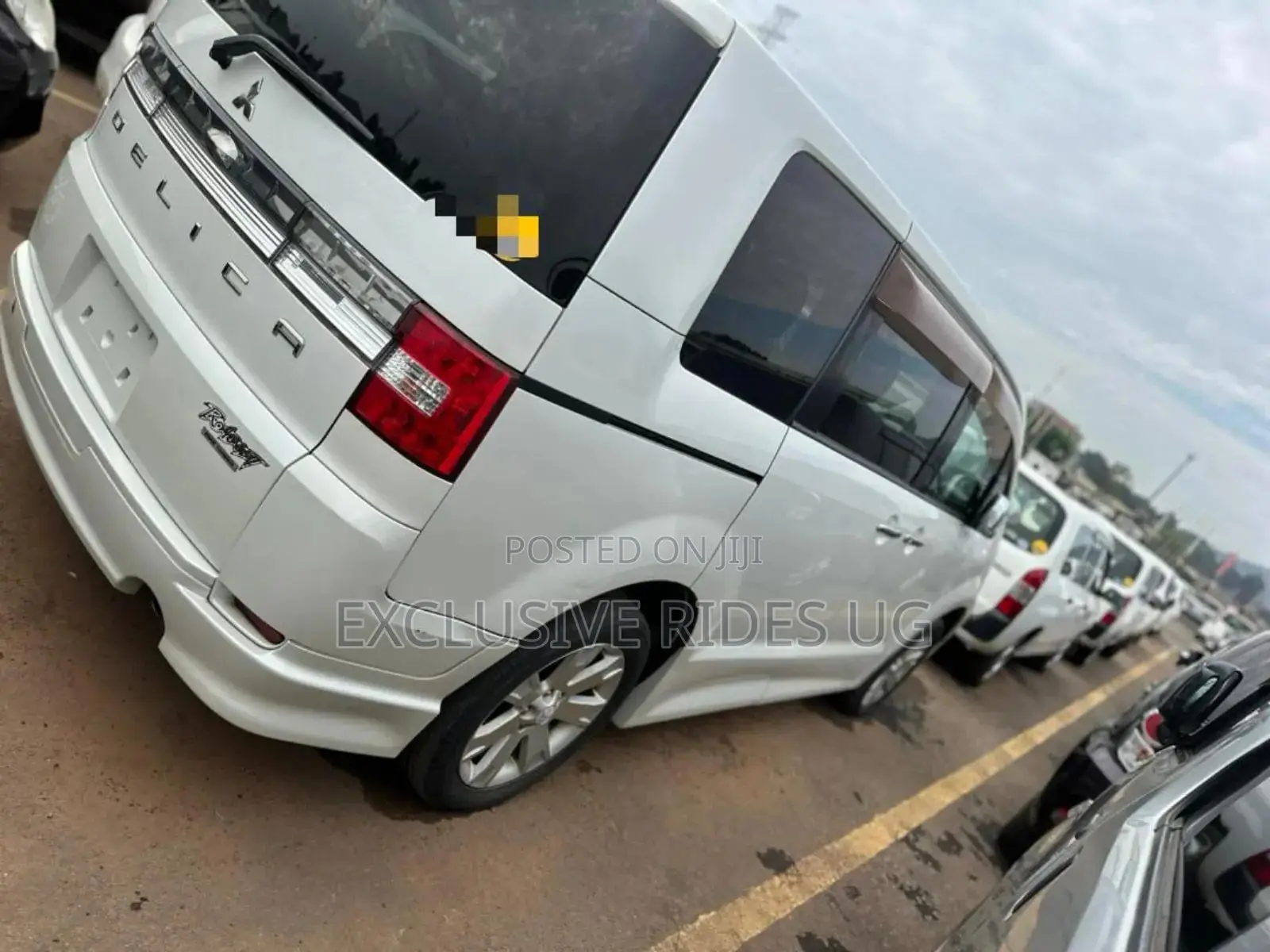 Mitsubishi Delica 2012 White