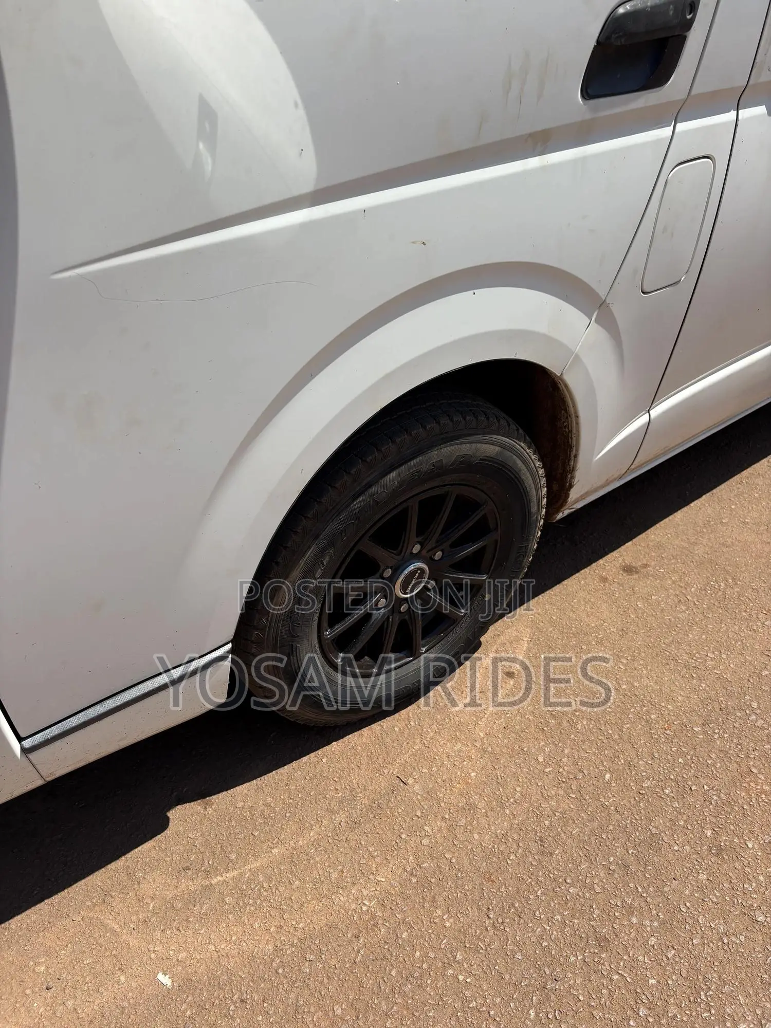 Toyota HiAce 2011 White