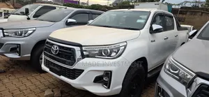 Toyota Hilux 2021 White