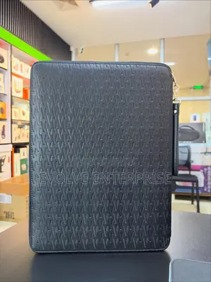 Levelo Cristallo Booktype Laptop Sleeve