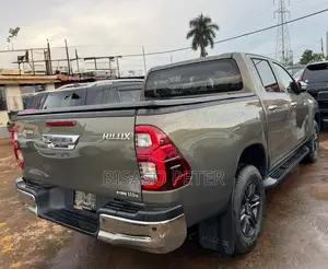 Toyota Hilux 2017 Brown