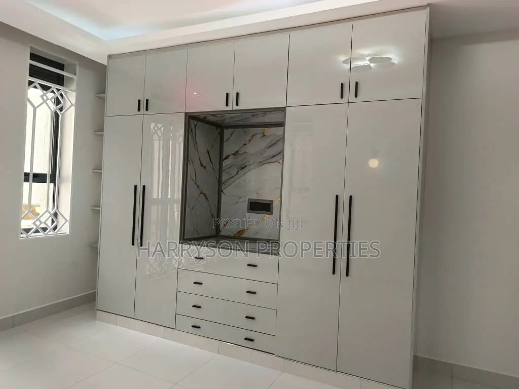 3 Unit Apartment