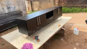 Simple Tv Stand 6fts