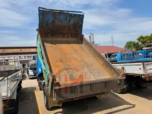 Hino Tipper