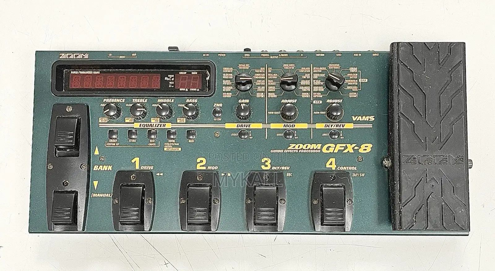 Zoom GFX-8 Guitar Multi-Effects Processor Pedalboard