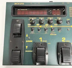 Zoom GFX-8 Guitar Multi-Effects Processor Pedalboard