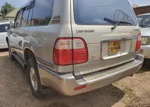 Toyota Land Cruiser 100 4.2 TD 2004 Gold