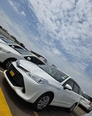 Toyota Corolla Fielder 1.5 Hybrid FWD 2016 Pearl