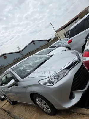 Toyota Corolla Fielder 1.5 Hybrid FWD 2017 Silver