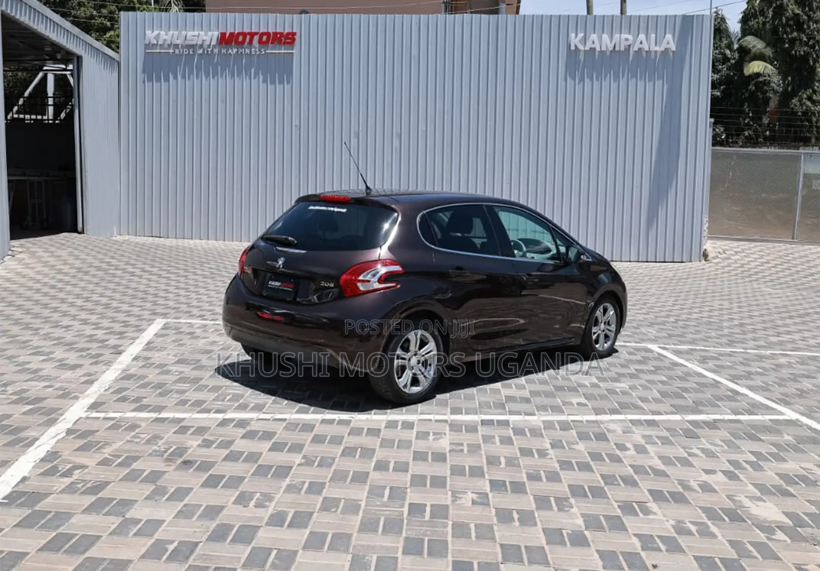 Peugeot 208 2012 Brown