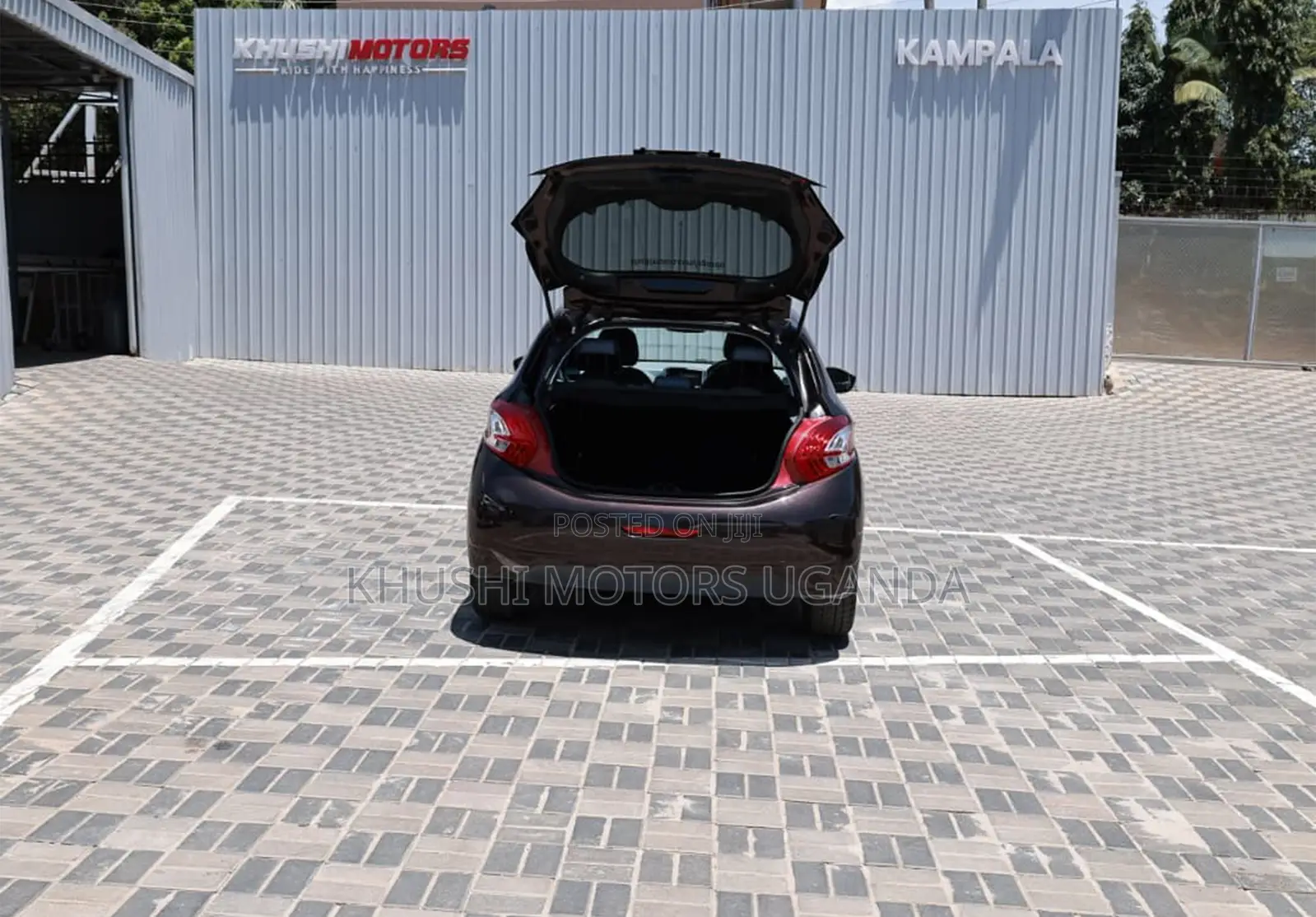 Peugeot 208 2012 Brown