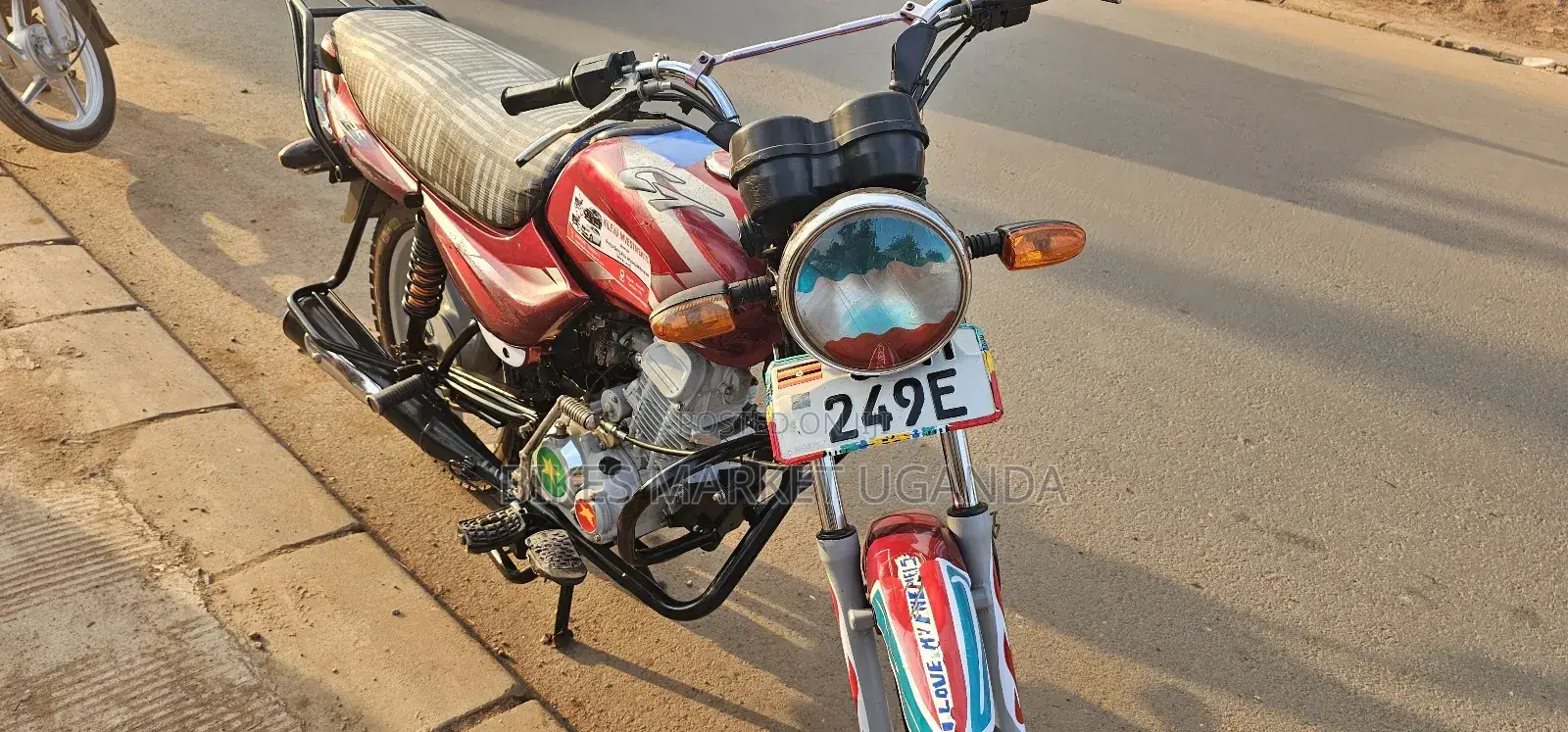 Bajaj CT 125X 2022 Red