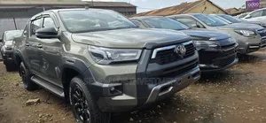 Toyota Hilux 2025 Green
