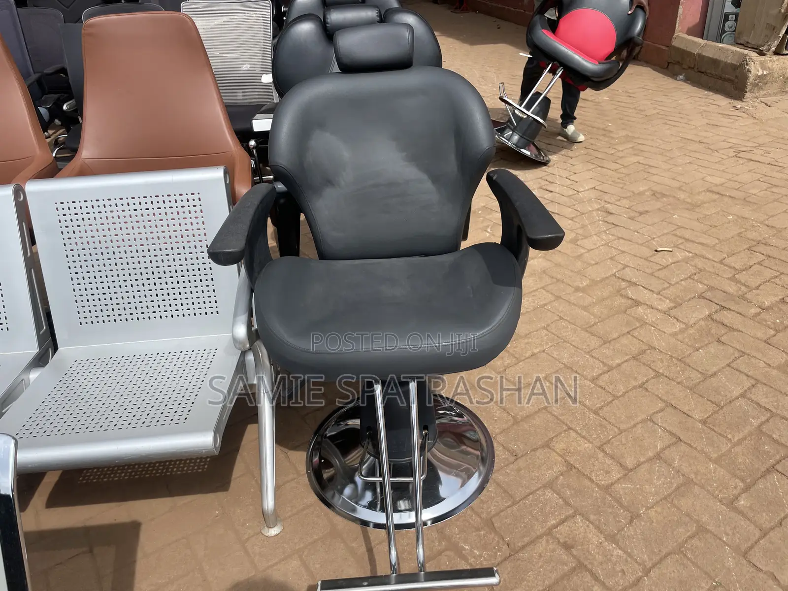 Salon Barbers Black