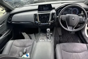 Toyota Crown 2019 White