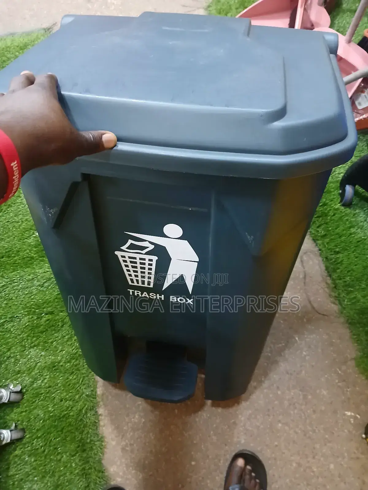 80litres Plastic Outdoor Dustbin Or Wastebin With Stepper
