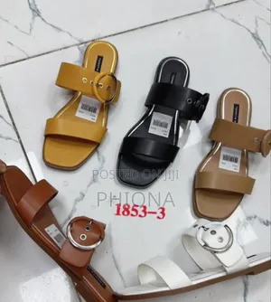 Flat Shoes in Women's