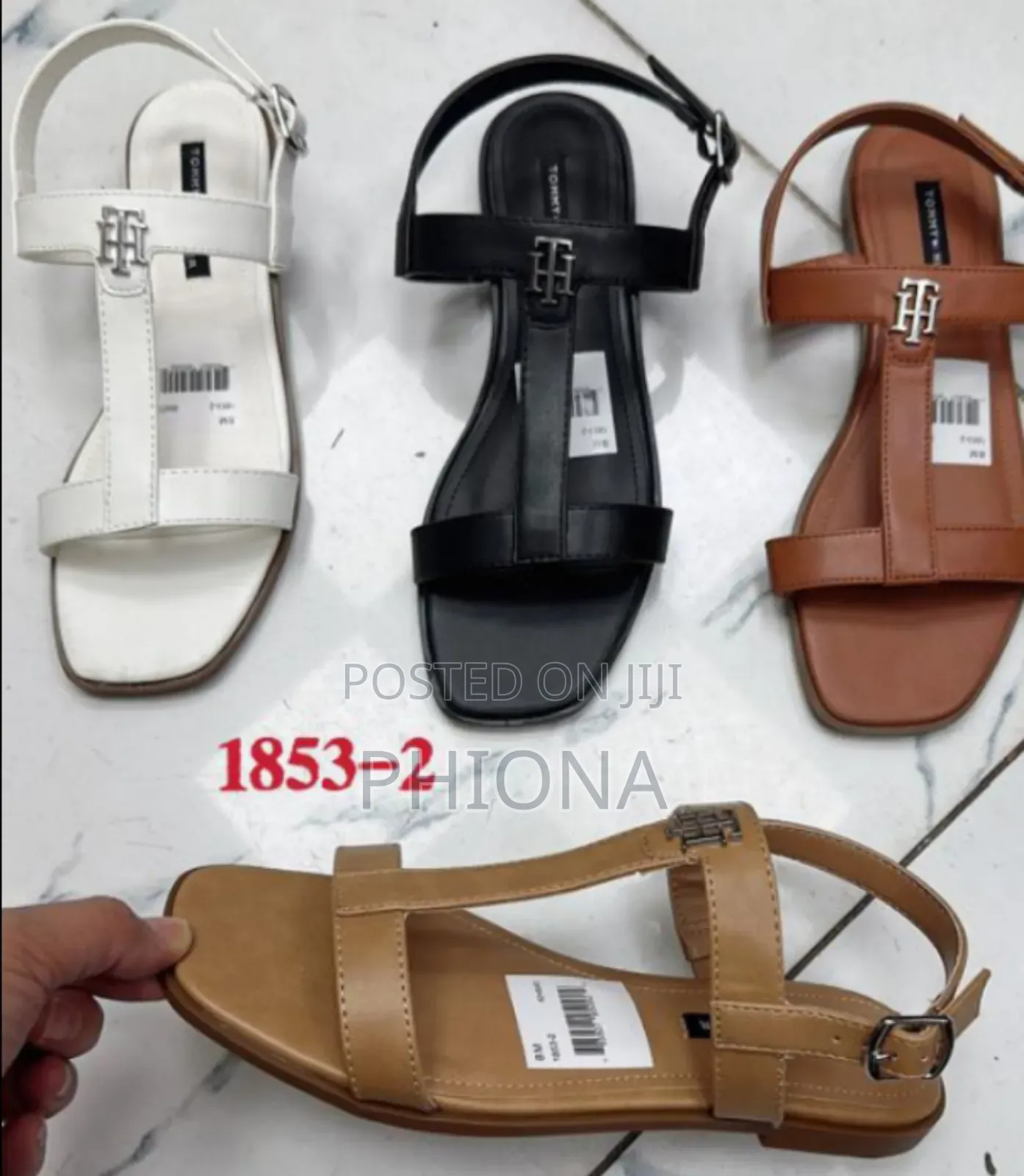 Flat Shoes in Women's