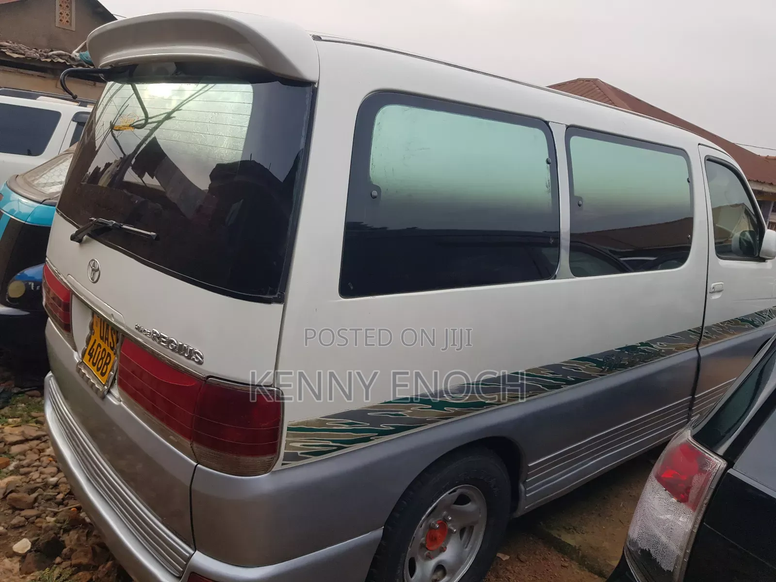 Toyota Regius 2000 White