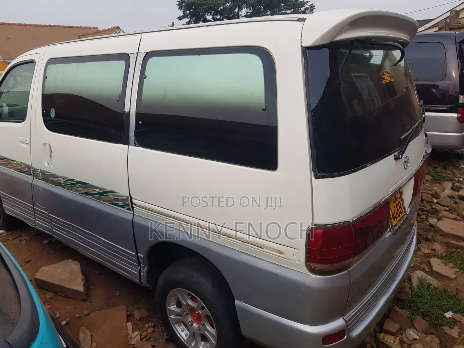 Toyota Regius 2000 White