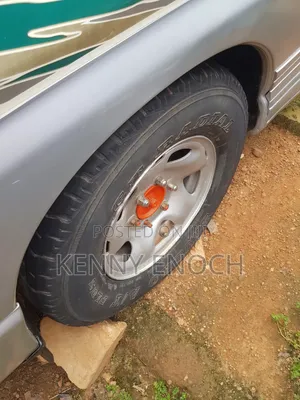 Toyota Regius 2000 White