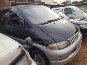 Toyota HiAce 2001 Black