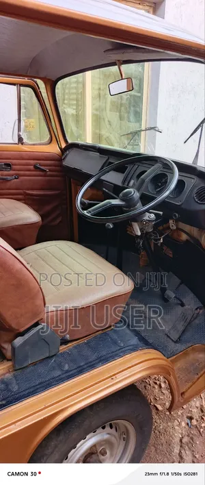 Volkswagen Transporter 1980 Gold