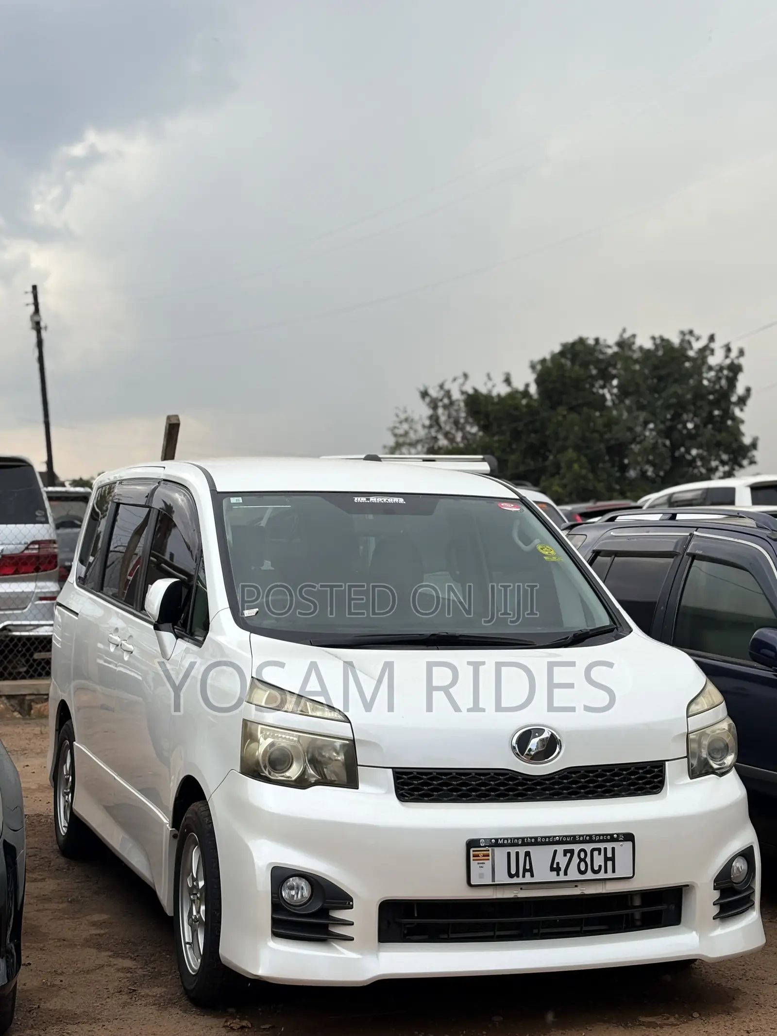 Toyota Voxy 2011 White