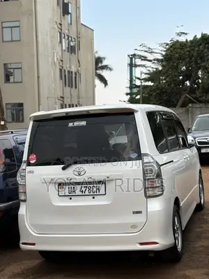 Toyota Voxy 2011 White