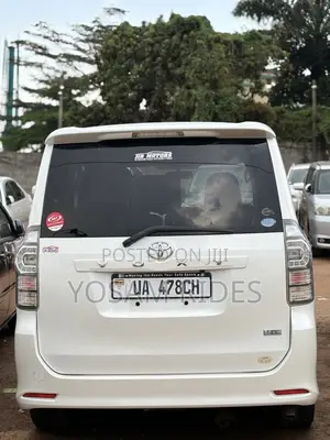 Toyota Voxy 2011 White